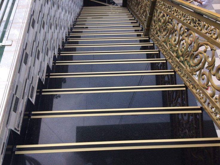 13 mẫu cầu thang tiết kiệm diện tích sáng tạo cho không gian nhỏ 10